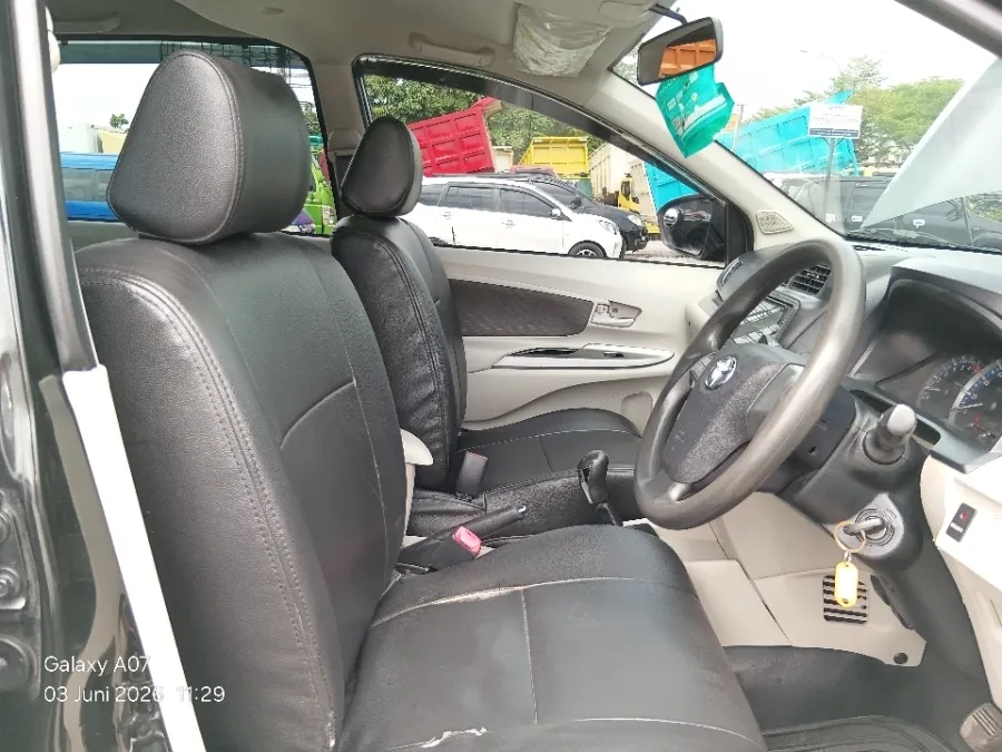 Foto Mobil Bekas Kabin Depan Toyota Avanza 1.3 G tahun 2020