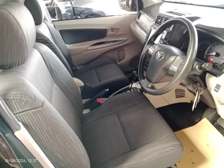 Foto Mobil Bekas Kabin Depan Toyota Avanza 1.3 G tahun 2020