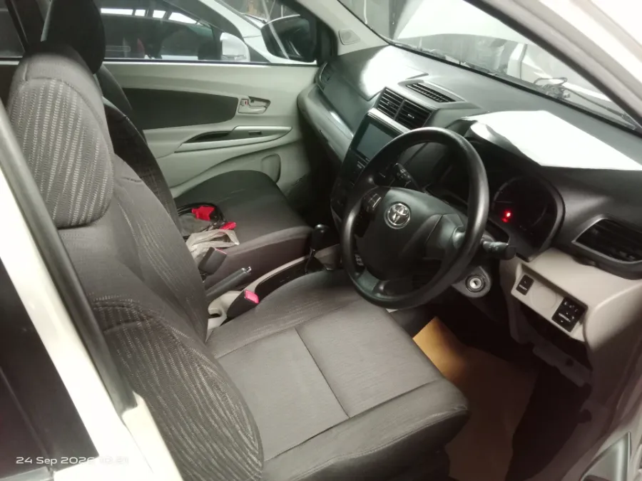 Foto Mobil Bekas Kabin Depan Toyota Avanza 1.3 G tahun 2020