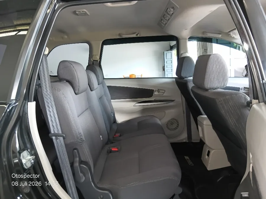 Foto Mobil Bekas Kabin Belakang Toyota Avanza 1.3 G tahun 2021