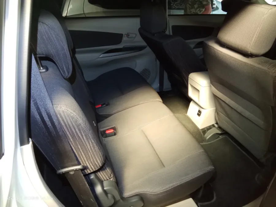 Foto Mobil Bekas Kabin Belakang Toyota Avanza 1.3 G tahun 2021