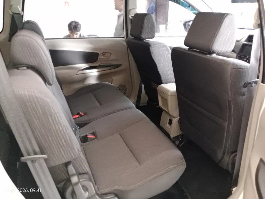 Foto Mobil Bekas Kabin Belakang Toyota Avanza 1.3 G tahun 2021
