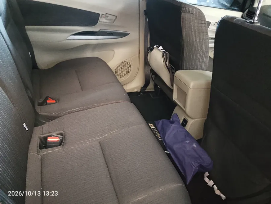 Foto Mobil Bekas Kabin Belakang Toyota Avanza 1.3 G tahun 2021