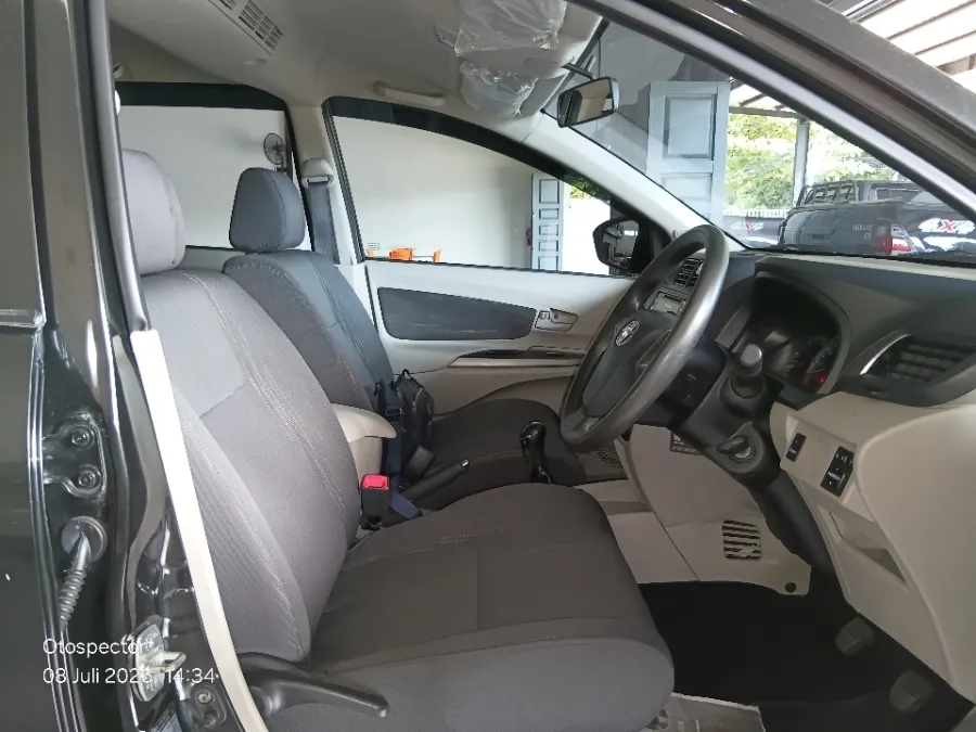 Foto Mobil Bekas Kabin Depan Toyota Avanza 1.3 G tahun 2021