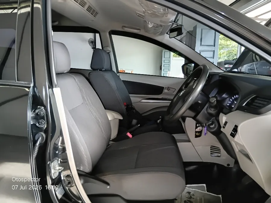 Foto Mobil Bekas Kabin Depan Toyota Avanza 1.3 G tahun 2021