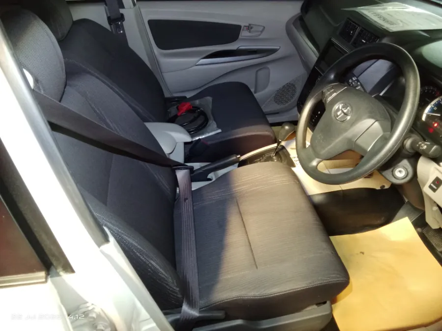 Foto Mobil Bekas Kabin Depan Toyota Avanza 1.3 G tahun 2021
