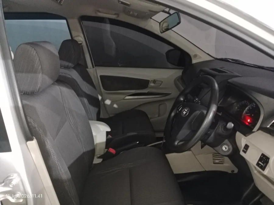 Foto Mobil Bekas Kabin Depan Toyota Avanza 1.3 G tahun 2021