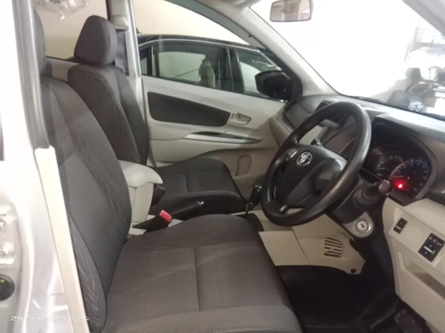 Foto Mobil Bekas Kabin Depan Toyota Avanza 1.3 G tahun 2021