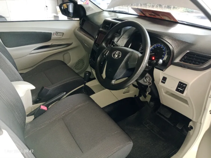 Foto Mobil Bekas Kabin Depan Toyota Avanza 1.3 G tahun 2021