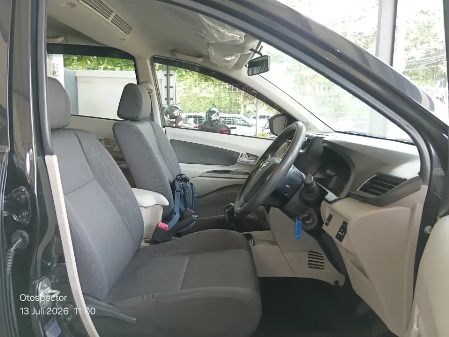 Foto Mobil Bekas Kabin Depan Toyota Avanza 1.3 G tahun 2021