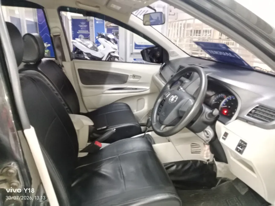 Foto Mobil Bekas Kabin Depan Toyota Avanza 1.3 G tahun 2021