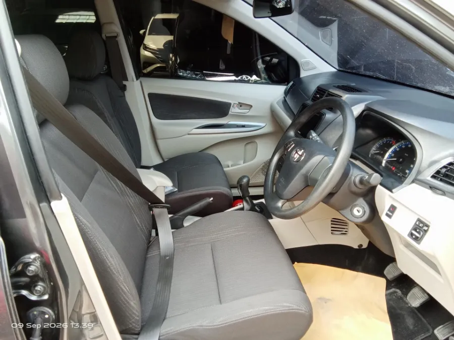Foto Mobil Bekas Kabin Depan Toyota Avanza 1.3 G tahun 2021