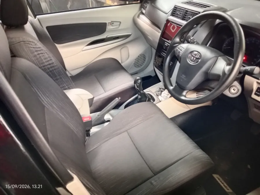 Foto Mobil Bekas Kabin Depan Toyota Avanza 1.3 G tahun 2021