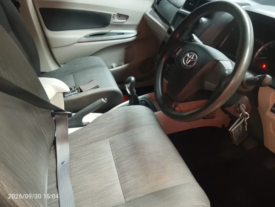 Foto Mobil Bekas Kabin Depan Toyota Avanza 1.3 G tahun 2021
