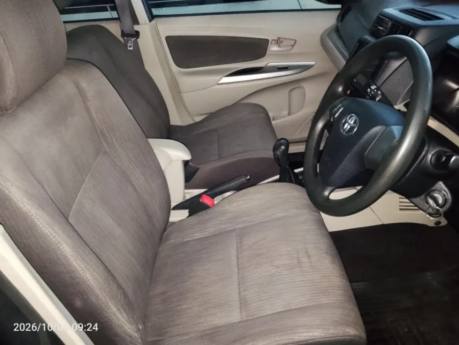 Foto Mobil Bekas Kabin Depan Toyota Avanza 1.3 G tahun 2021