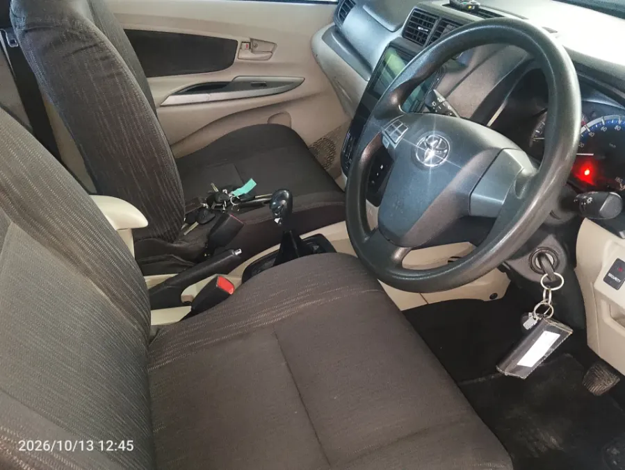 Foto Mobil Bekas Kabin Depan Toyota Avanza 1.3 G tahun 2021