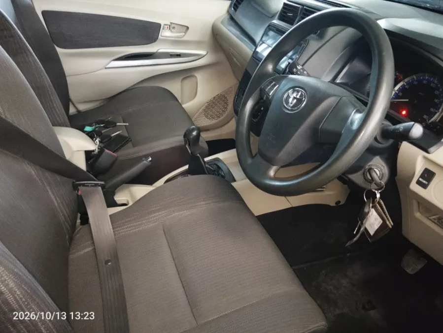 Foto Mobil Bekas Kabin Depan Toyota Avanza 1.3 G tahun 2021
