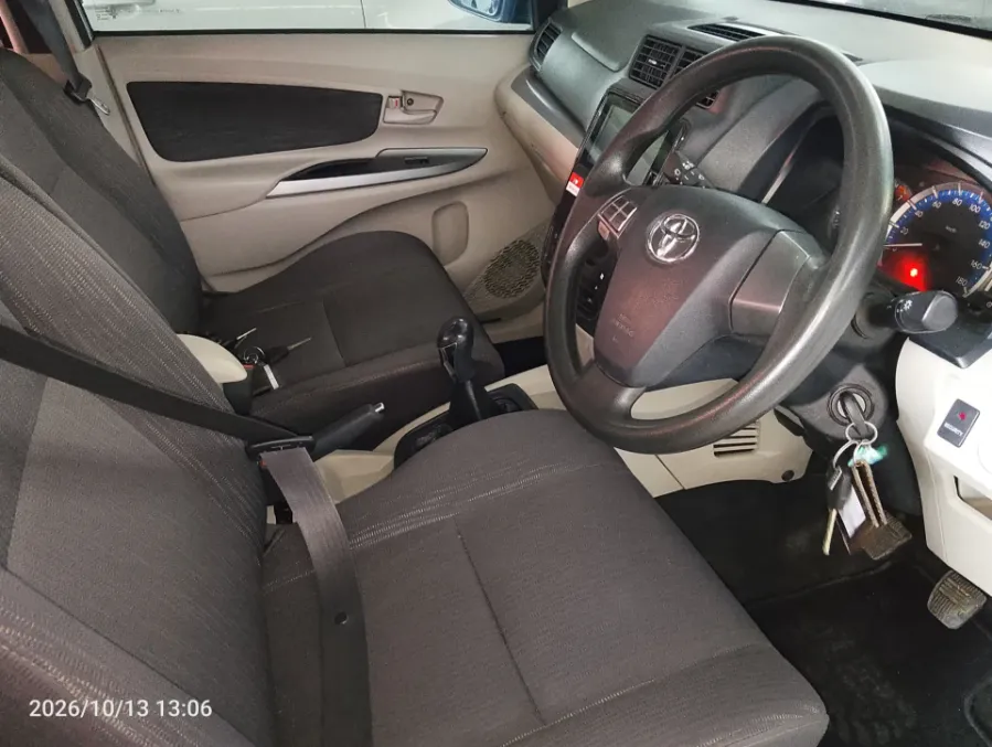 Foto Mobil Bekas Kabin Depan Toyota Avanza 1.3 G tahun 2021