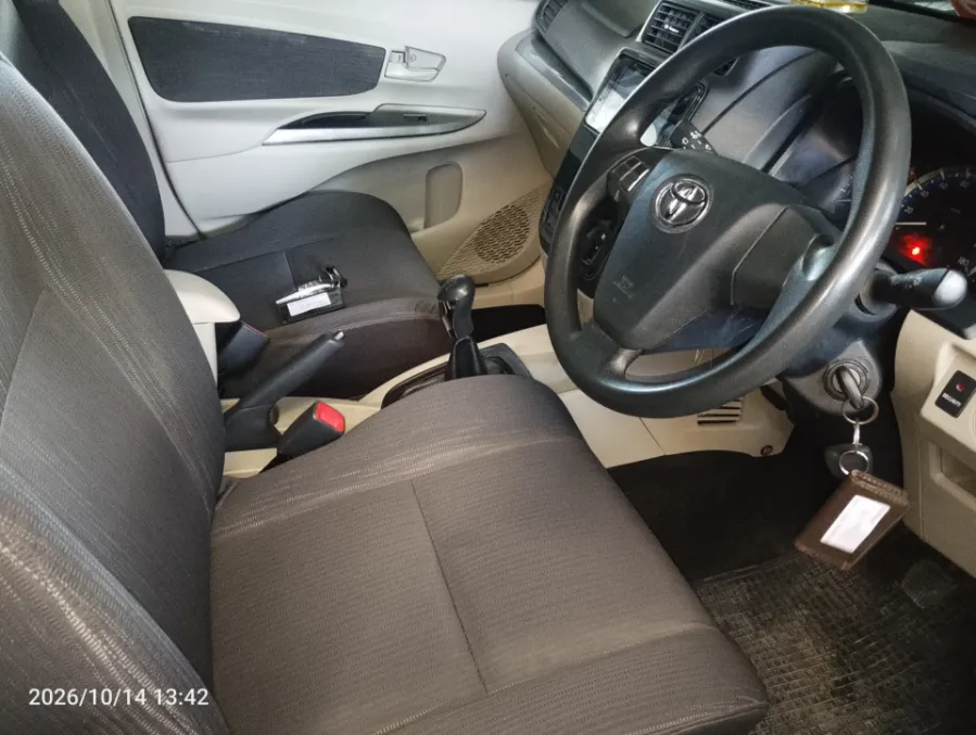 Foto Mobil Bekas Kabin Depan Toyota Avanza 1.3 G tahun 2021