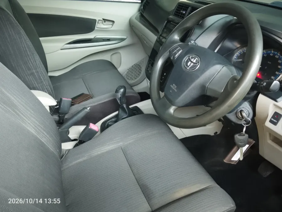 Foto Mobil Bekas Kabin Depan Toyota Avanza 1.3 G tahun 2021