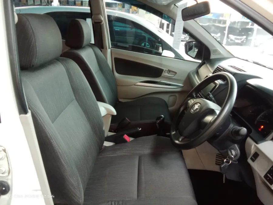 Foto Mobil Bekas Kabin Depan Toyota Avanza 1.3 G tahun 2021