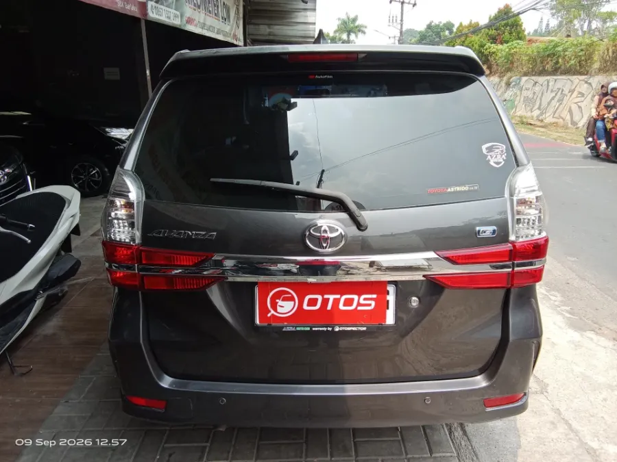 Foto Mobil Bekas Tampak Belakang Toyota Avanza 1.3 G tahun 2021