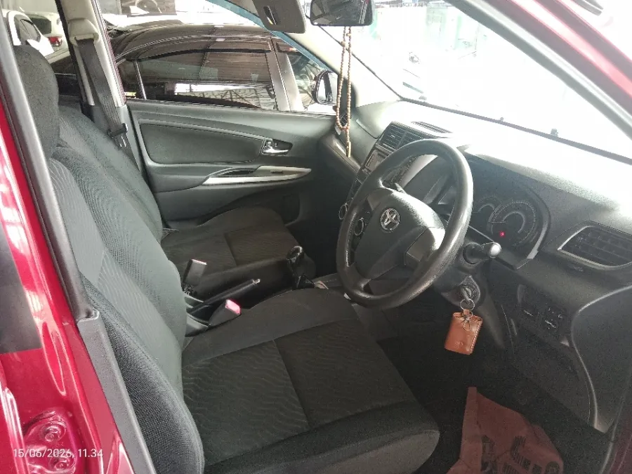 Foto Mobil Bekas Kabin Depan Toyota Avanza 1.3 Veloz tahun 2016
