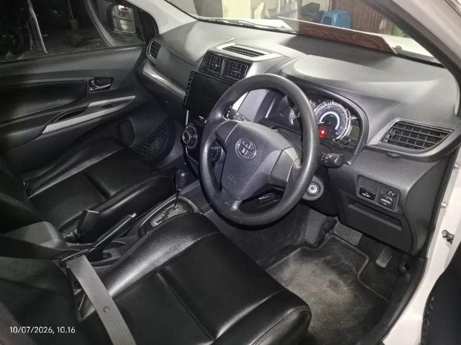Foto Mobil Bekas Kabin Depan Toyota Avanza 1.3 Veloz tahun 2016