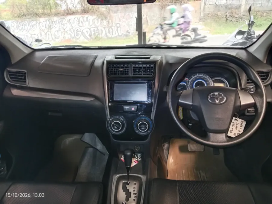 Foto Mobil Bekas Dashboard Toyota Avanza 1.3 Veloz tahun 2017