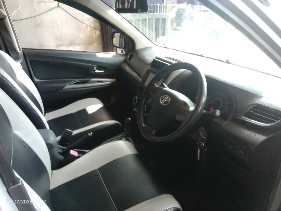 Foto Mobil Bekas Kabin Depan Toyota Avanza 1.3 Veloz tahun 2017