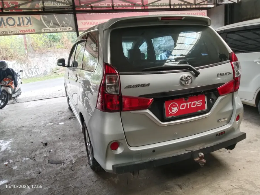Foto Mobil Bekas Kiri Belakang Toyota Avanza 1.3 Veloz tahun 2017