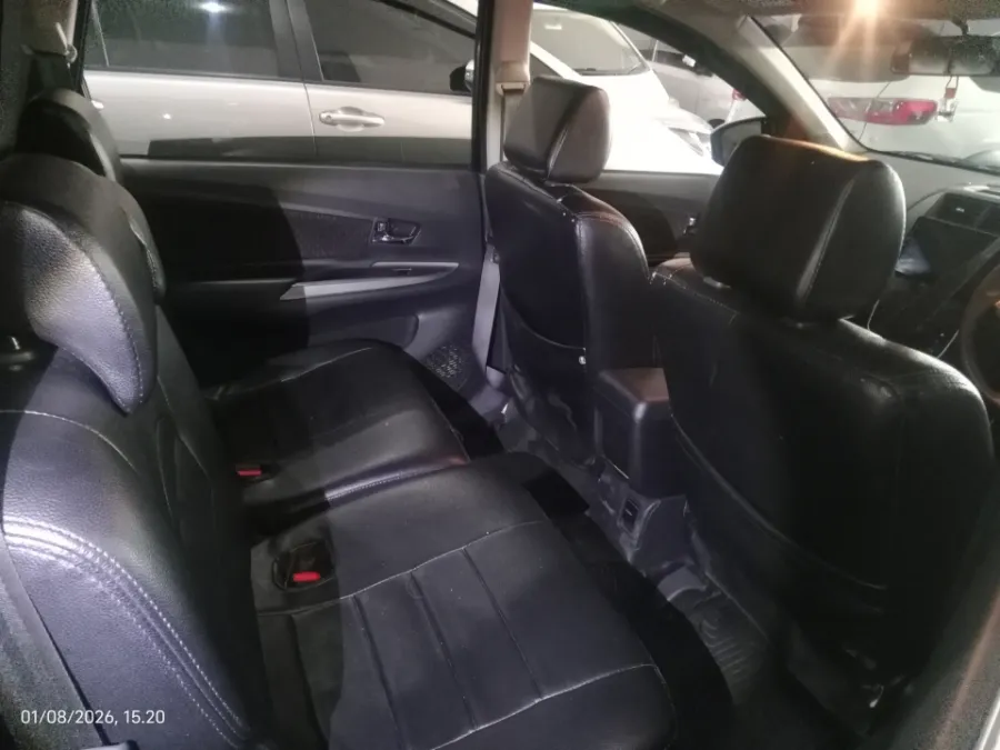 Foto Mobil Bekas Kabin Belakang Toyota Avanza 1.3 Veloz tahun 2021