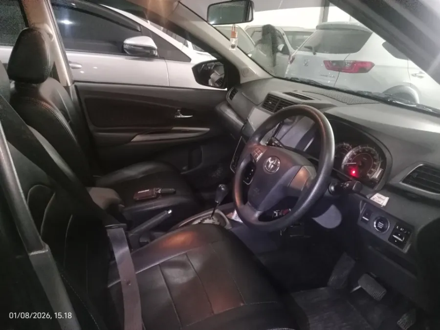 Foto Mobil Bekas Kabin Depan Toyota Avanza 1.3 Veloz tahun 2021