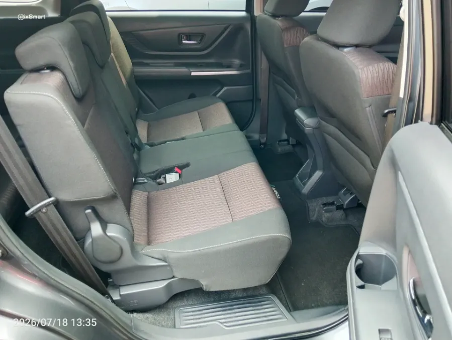 Foto Mobil Bekas Kabin Belakang Toyota Avanza 1.5 G tahun 2022