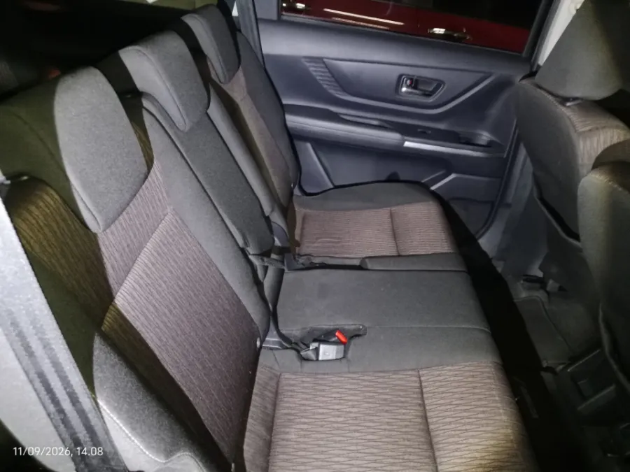 Foto Mobil Bekas Kabin Belakang Toyota Avanza 1.5 G tahun 2022