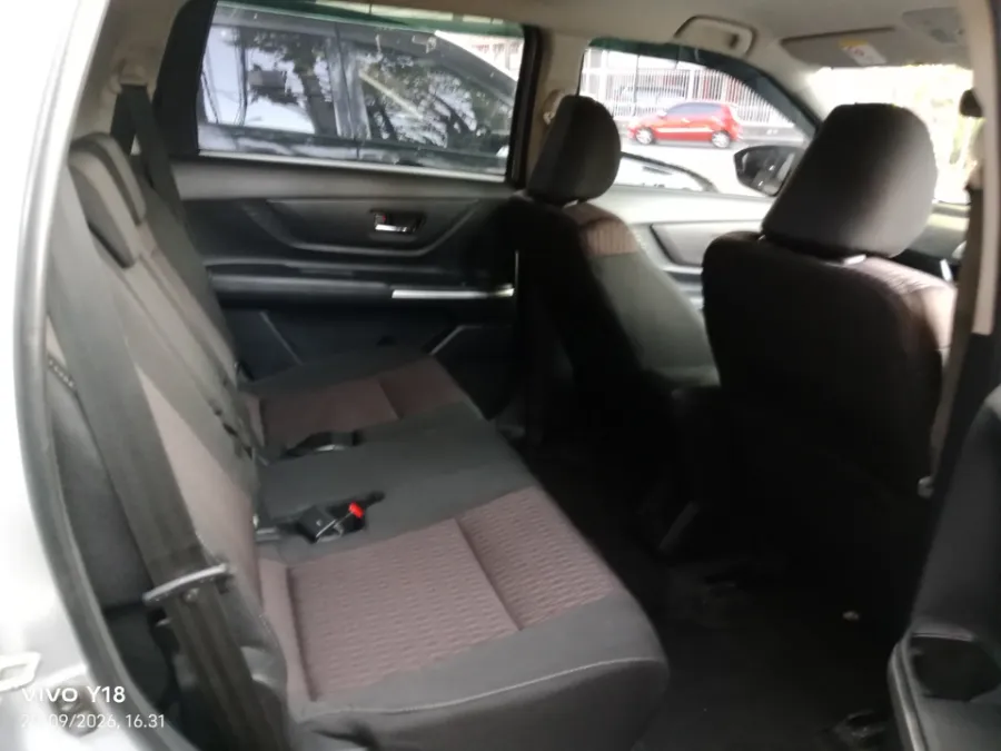 Foto Mobil Bekas Kabin Belakang Toyota Avanza 1.5 G tahun 2022