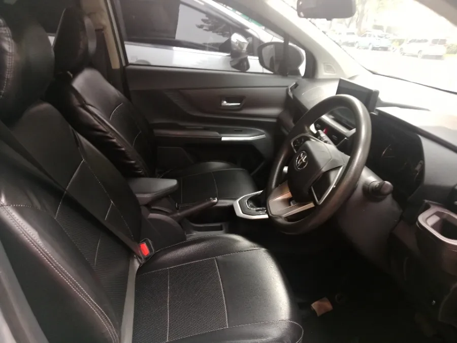 Foto Mobil Bekas Kabin Depan Toyota Avanza 1.5 G tahun 2022