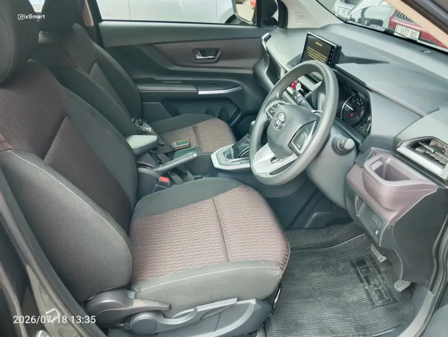Foto Mobil Bekas Kabin Depan Toyota Avanza 1.5 G tahun 2022