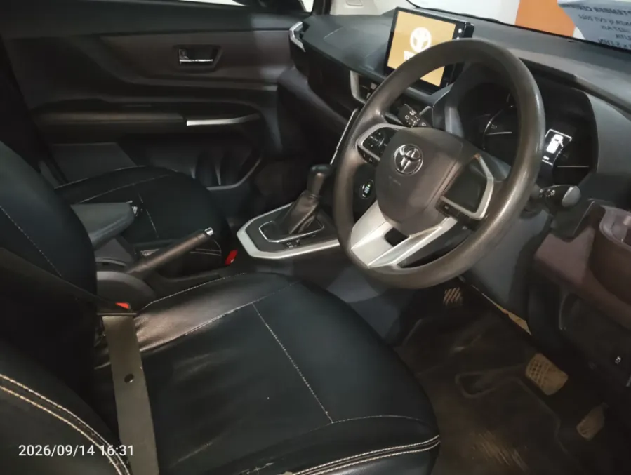 Foto Mobil Bekas Kabin Depan Toyota Avanza 1.5 G tahun 2022