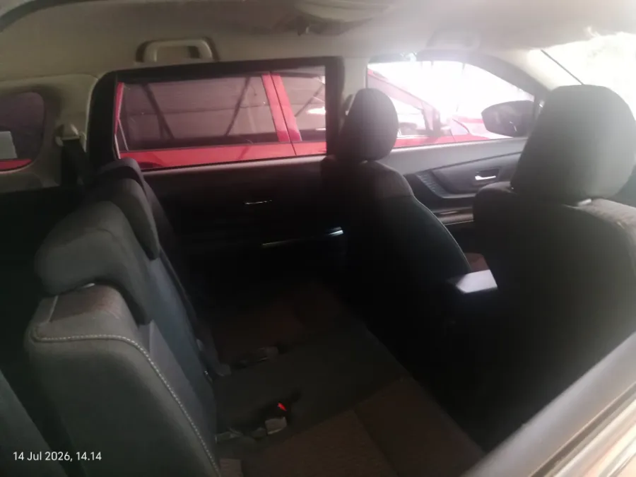 Foto Mobil Bekas Kabin Belakang Toyota Avanza 1.5 G tahun 2023