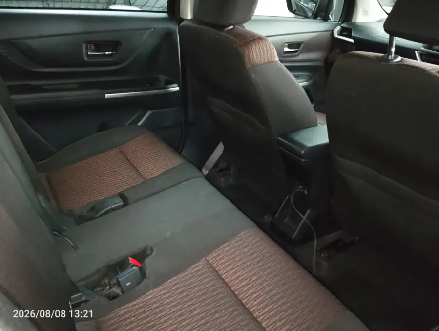 Foto Mobil Bekas Kabin Belakang Toyota Avanza 1.5 G tahun 2023
