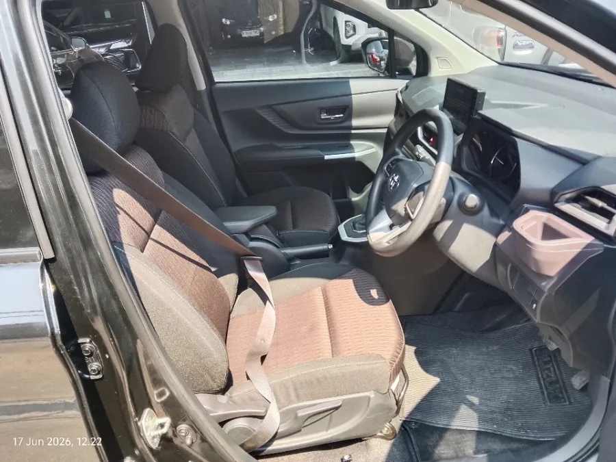 Foto Mobil Bekas Kabin Depan Toyota Avanza 1.5 G tahun 2023