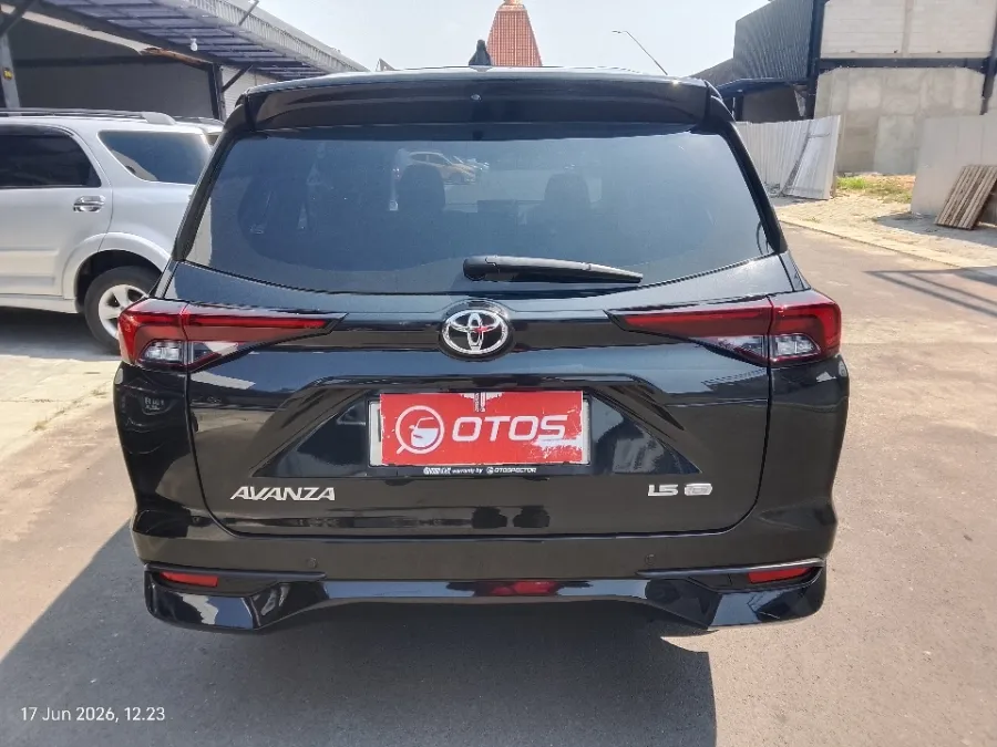 Foto Mobil Bekas Tampak Belakang Toyota Avanza 1.5 G tahun 2023