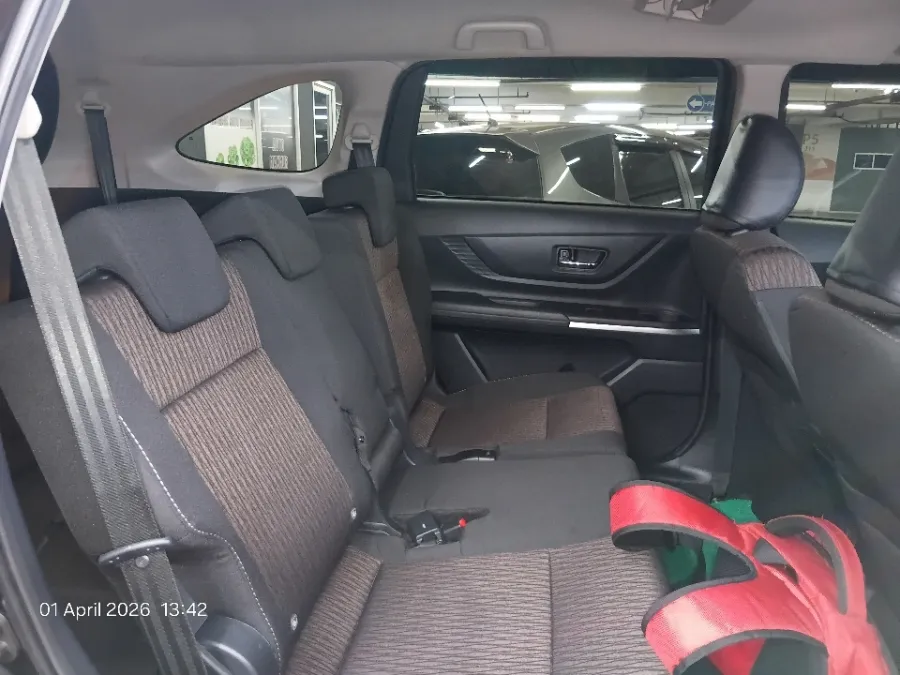 Foto Mobil Bekas Kabin Belakang Toyota Avanza 1.5 G tahun 2024