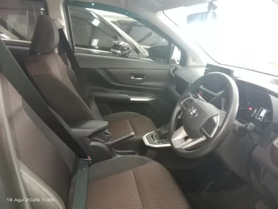 Foto Mobil Bekas Kabin Depan Toyota Avanza 1.5 G tahun 2024