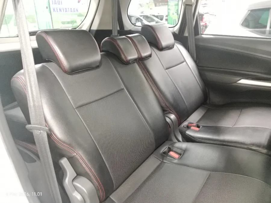 Foto Mobil Bekas Kabin Belakang Toyota Avanza 1.5 Veloz tahun 2015