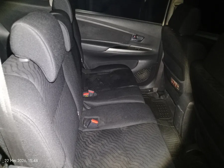 Foto Mobil Bekas Kabin Belakang Toyota Avanza 1.5 Veloz tahun 2016
