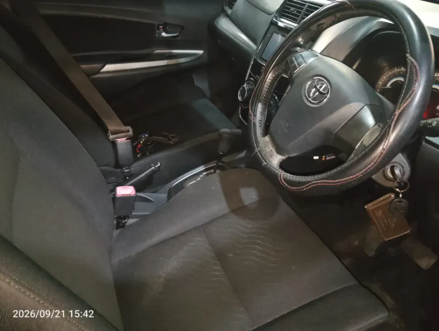 Foto Mobil Bekas Kabin Depan Toyota Avanza 1.5 Veloz tahun 2017