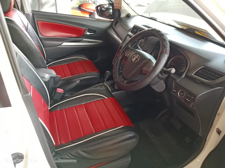 Foto Mobil Bekas Kabin Depan Toyota Avanza 1.5 Veloz tahun 2019