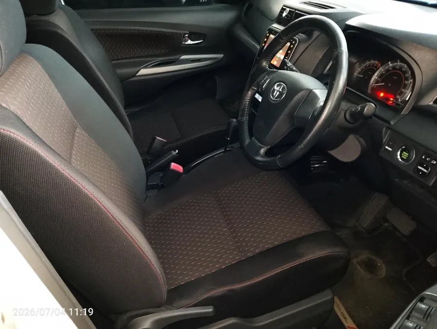 Foto Mobil Bekas Kabin Depan Toyota Avanza 1.5 Veloz tahun 2019